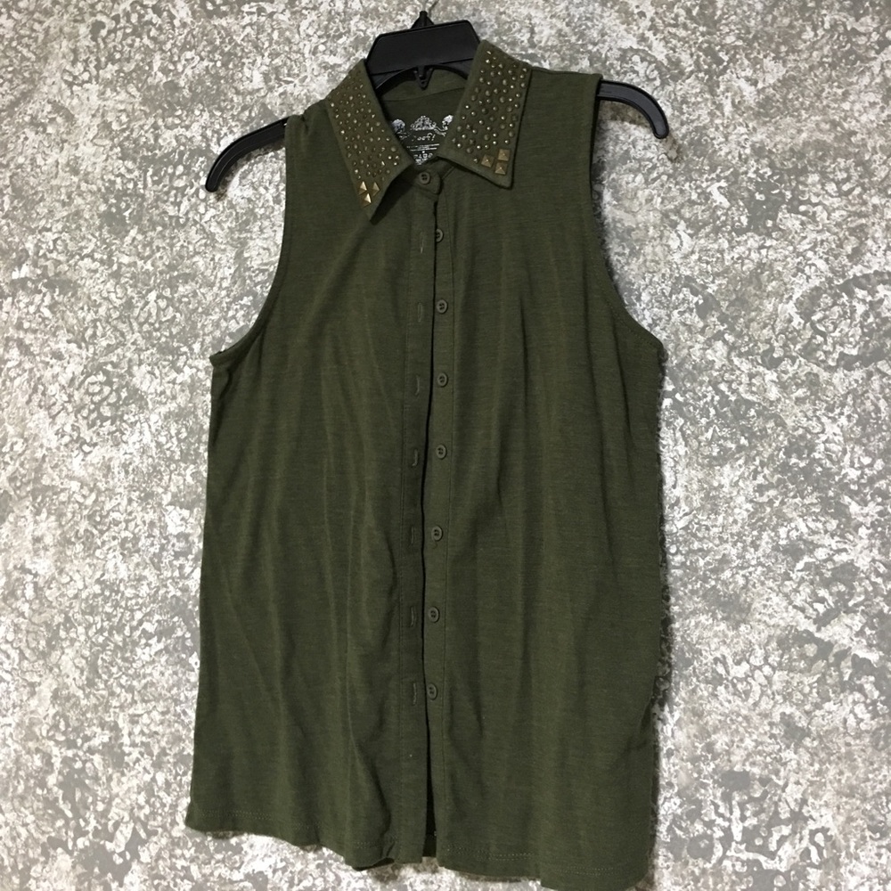 Sleeveless Shirt
